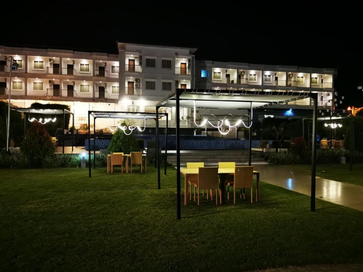Naka Hotel Kupang Kupang  Exterior foto